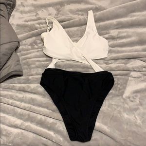 Abercrombie&Fitch one piece cris-cross swimsuit